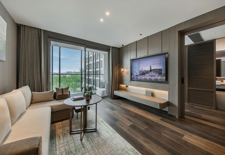 Deluxe Supreme Suite