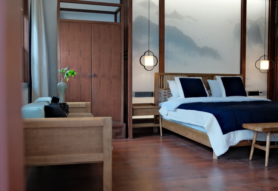 Guestroom - 6-Person Occupancy