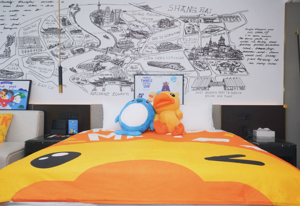 B.Duck小黄鸭主题房（手机投屏+小冰箱）