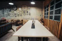 Dé Cafe & Rest House