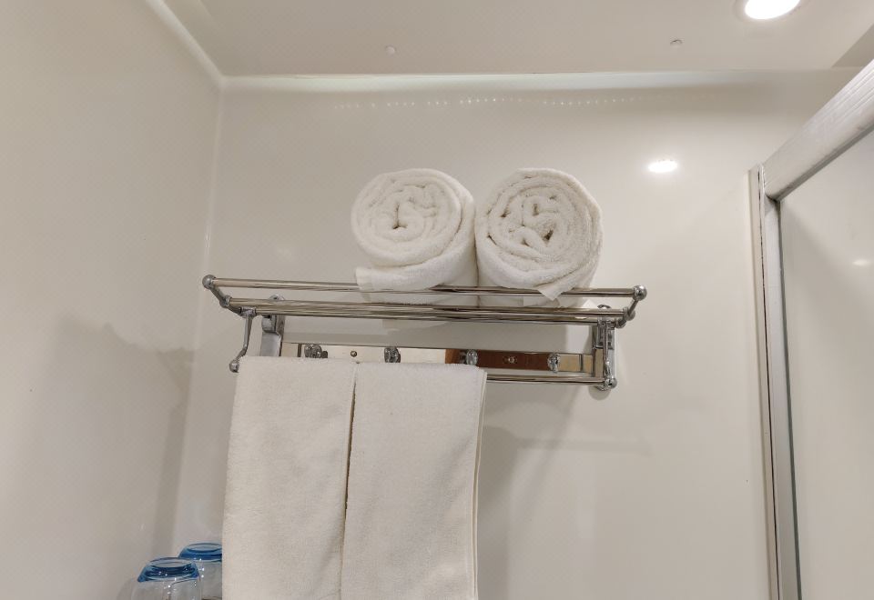 Pingcuo kangsang Everest base camp oxygen rich HotelOxygen Diffusion, Qingmeng Xinghe Double Bed Rv (Scenic View Terrace + Sunshade)