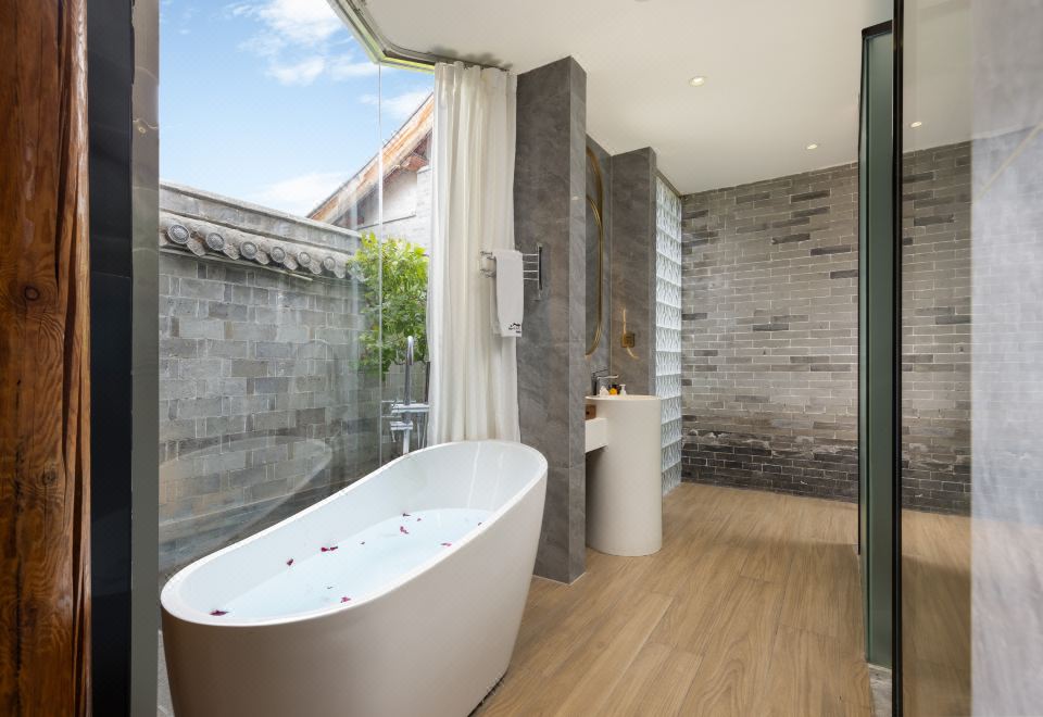 獨院優雅大床房『簡素·微塵·自然』｜溫泉單人浴缸