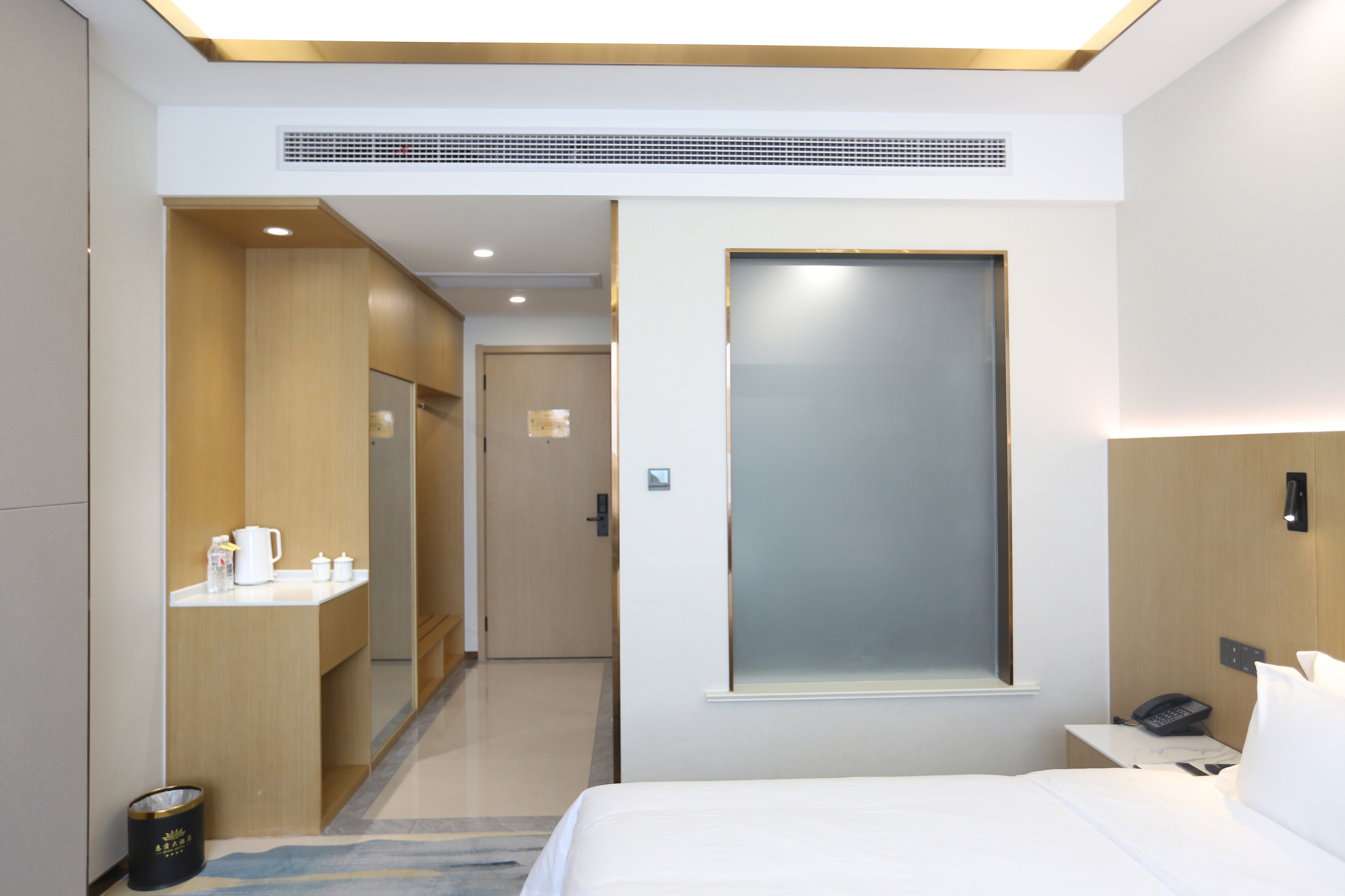 智能豪华大床房