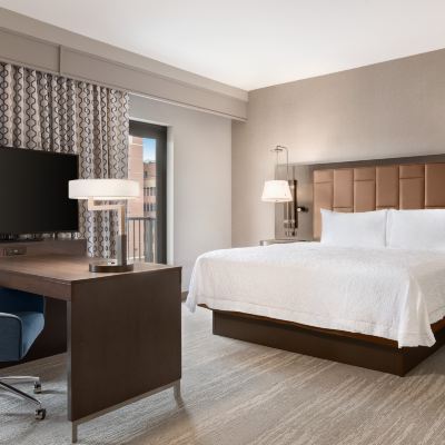Mobility Hearing Accessible King Room with Roll In Shower and Balcony Hampton Inn & Suites Kansas City Downtown Crossroads Promo Code