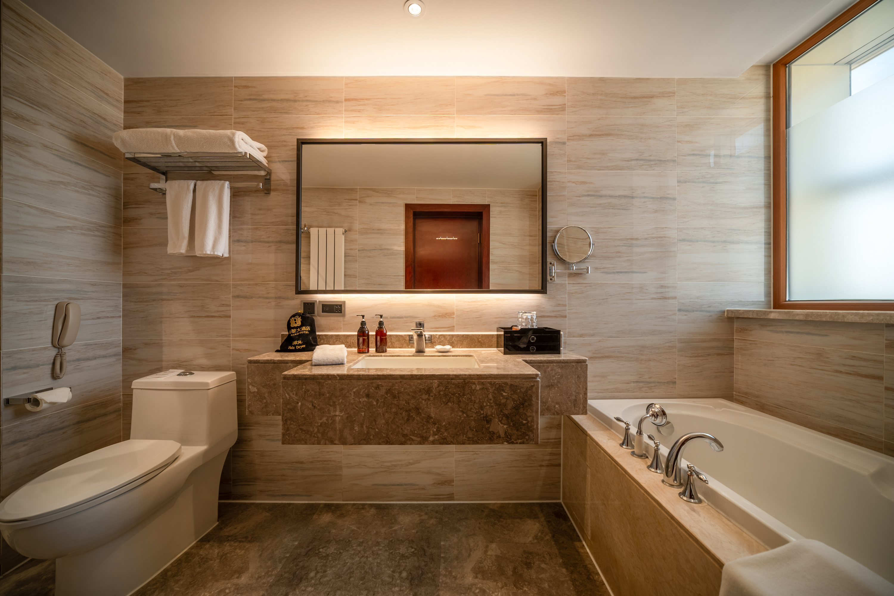 荷里活時尚房·豪華浴缸·潤境加濕器