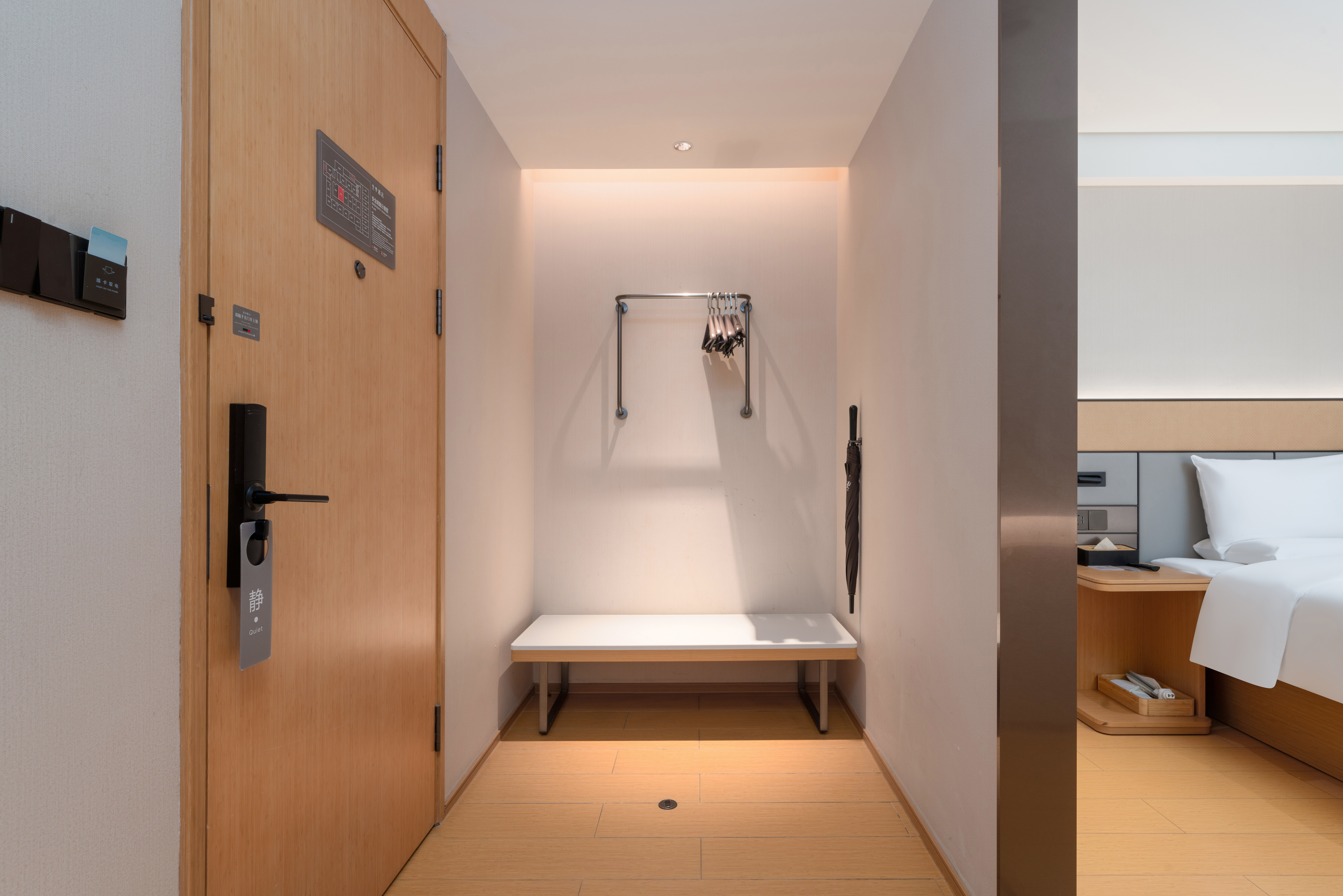 高级大床房（电视投屏+金可儿床垫+小冰箱）