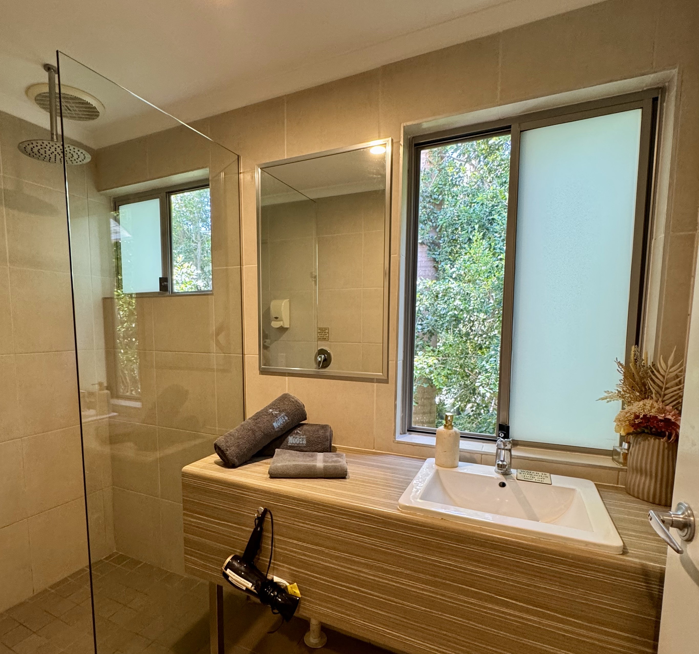 私人庭院大床房 - 带连通浴室