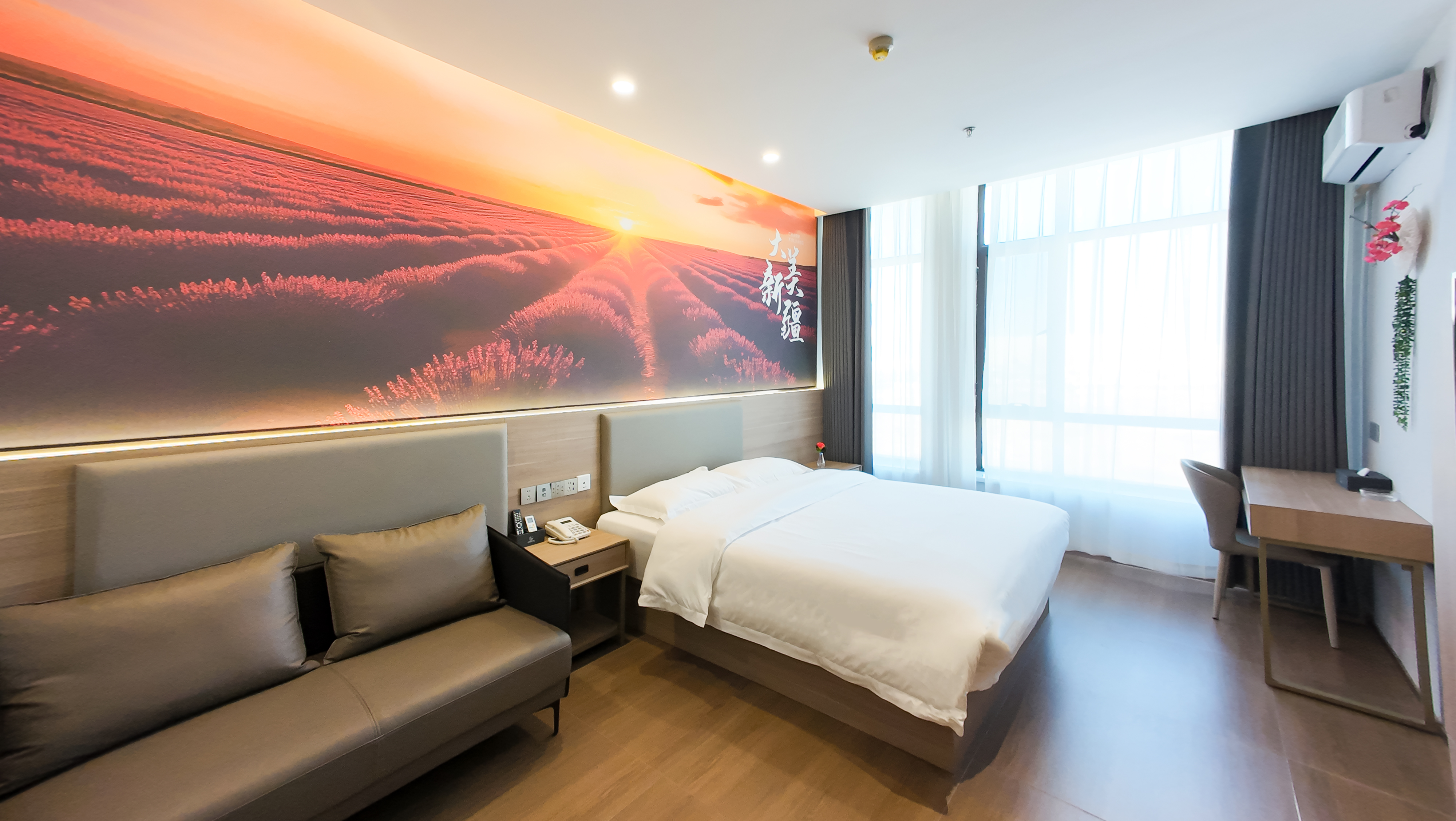 Bolante HotelWarm bed room