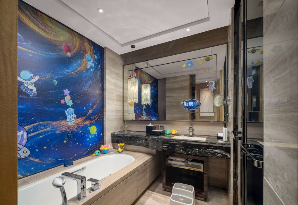 Wanda Realm WuhanSTAR Interstellar Theme Family Room (Space Capsule)