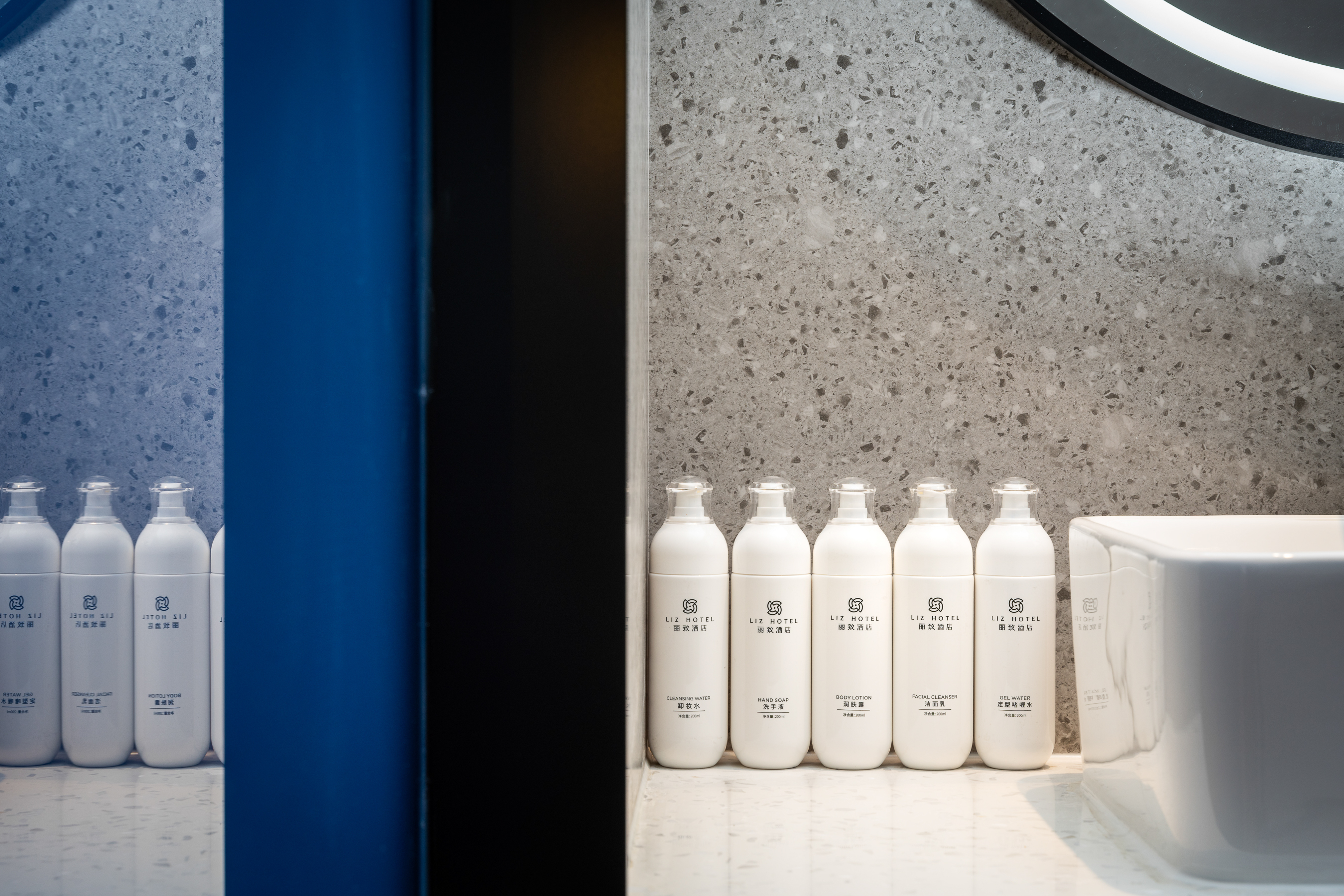 动感时尚影视大床房