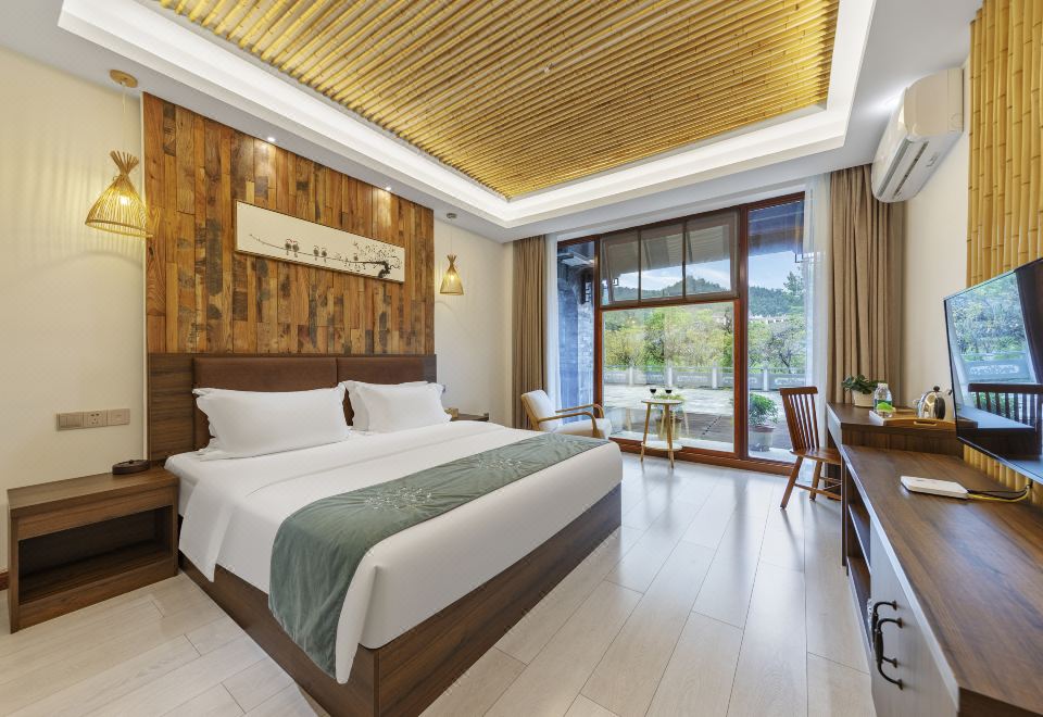 Deluxe Double Bed Room With Latex Mattress And Fresh Air System