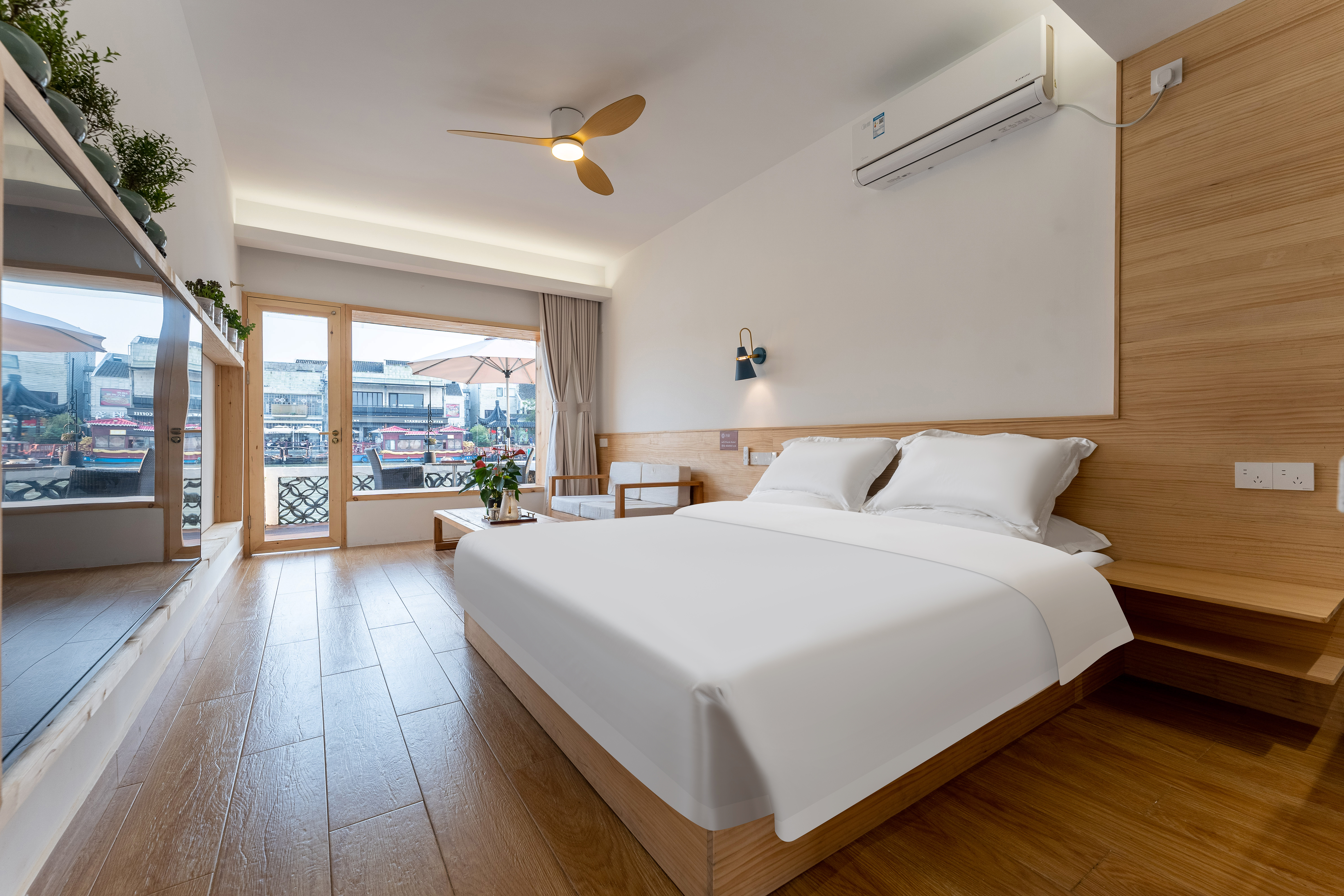 东井·露台大床房丨小冰箱+品茶露台+古桥河景