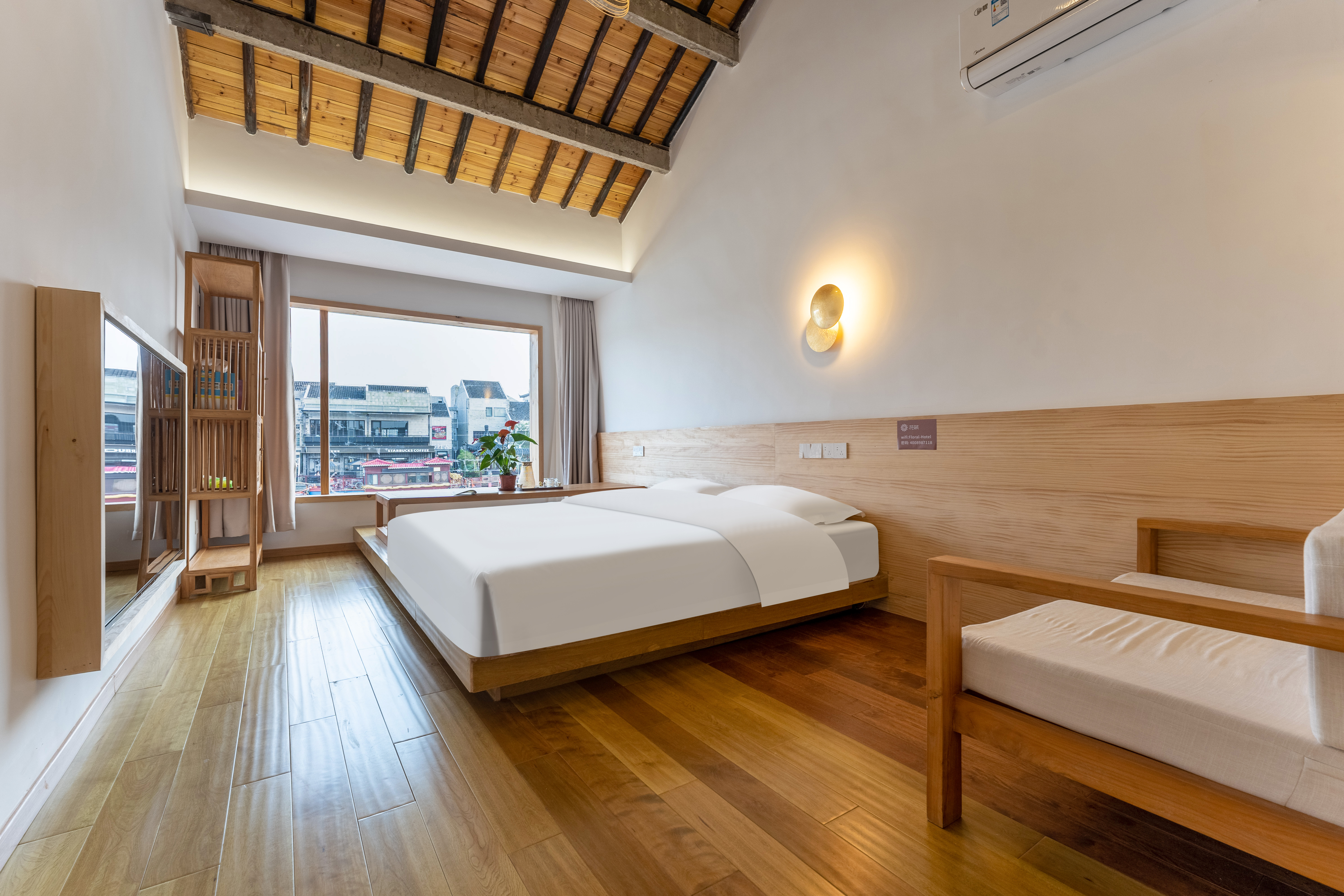 东井·榻榻米房丨小冰箱+高清电视+古桥河景