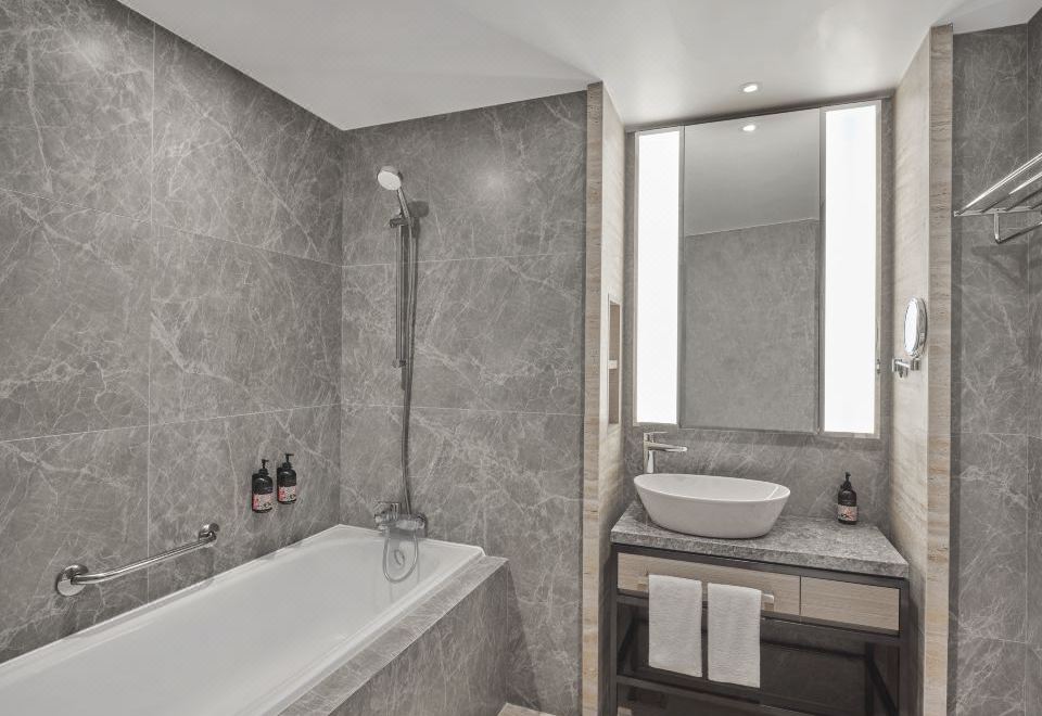 至尊河畔双床房（新装修）