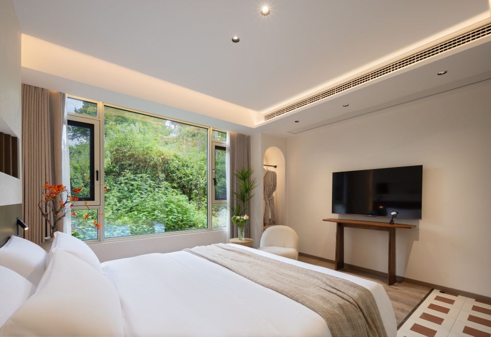 青黛-觀景大床房（智能客控+高端床品+美麗山景+電視會員）