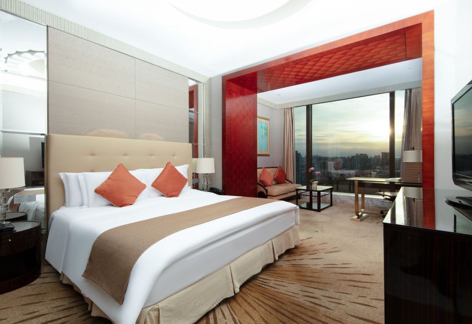 豪华湖景大床房