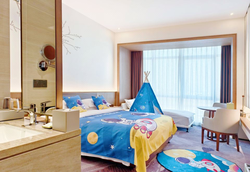栖云楼航空亲子房（机坪近景+定制小童用品）