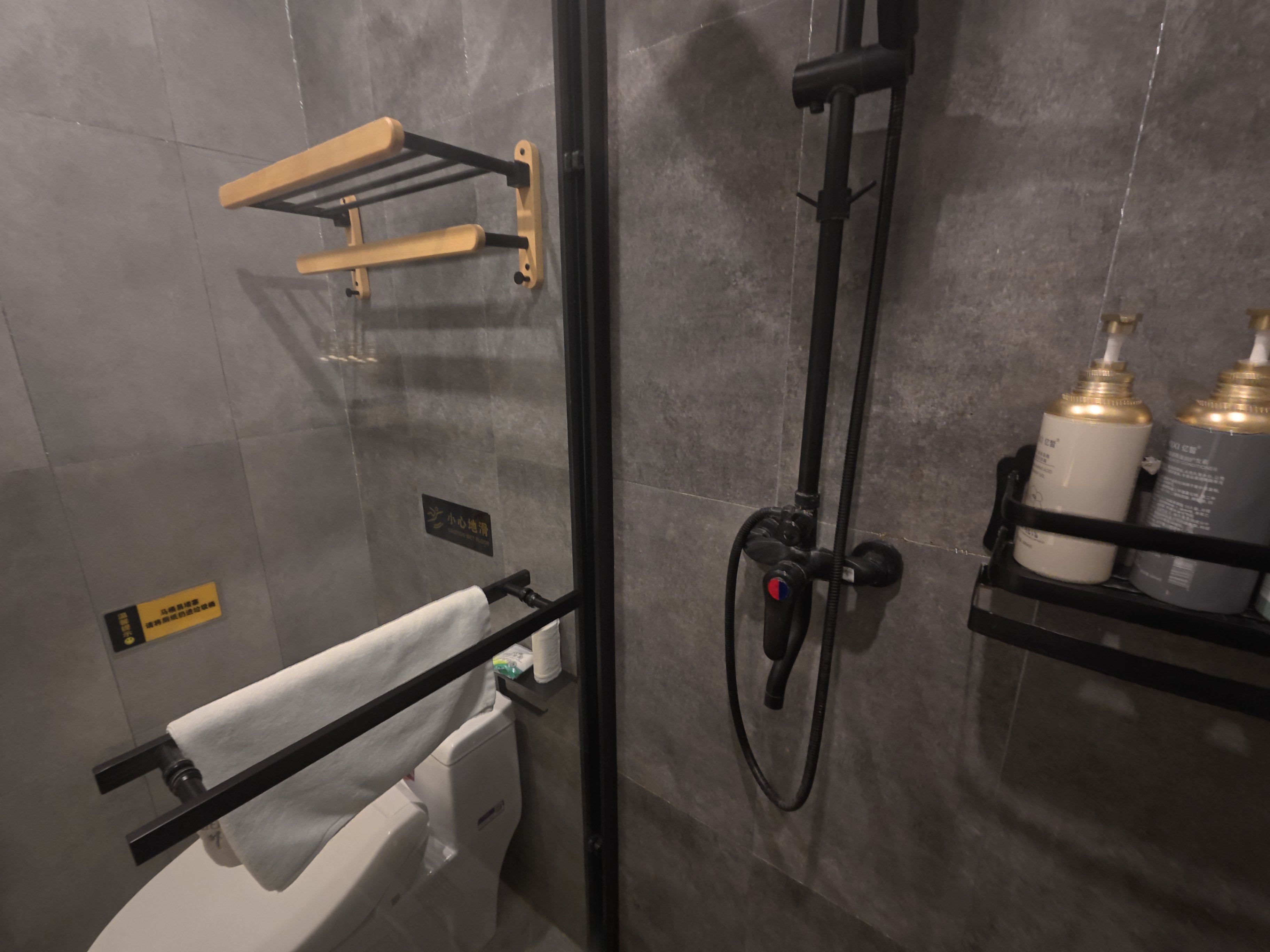 隐居·大床房【乳胶枕+舒适浴缸+轻纱帷幔】