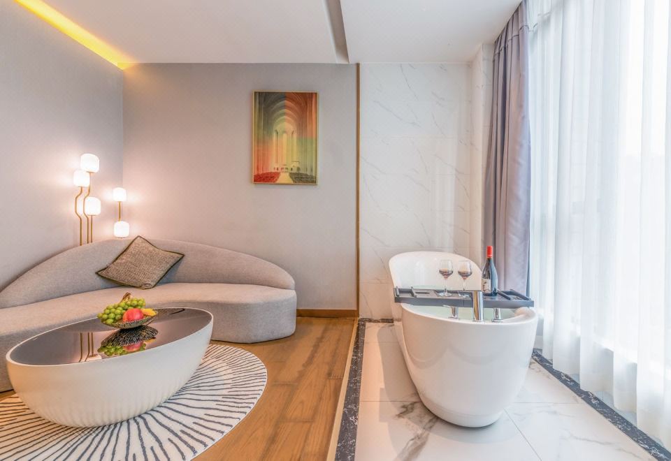 Leisurely·豪华大床房「智能客控+minibar+浴缸泡澡」