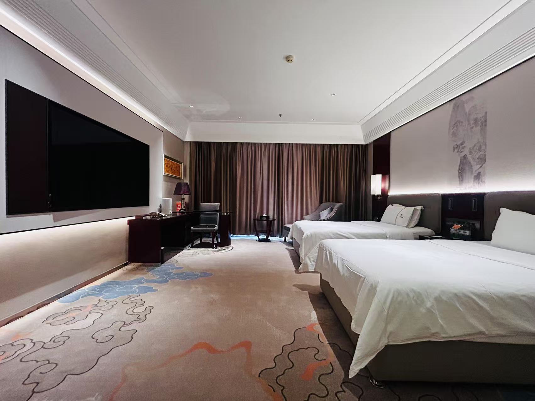 豪华双床房（智能客控+迷你小冰箱+落地窗+舒适浴缸）