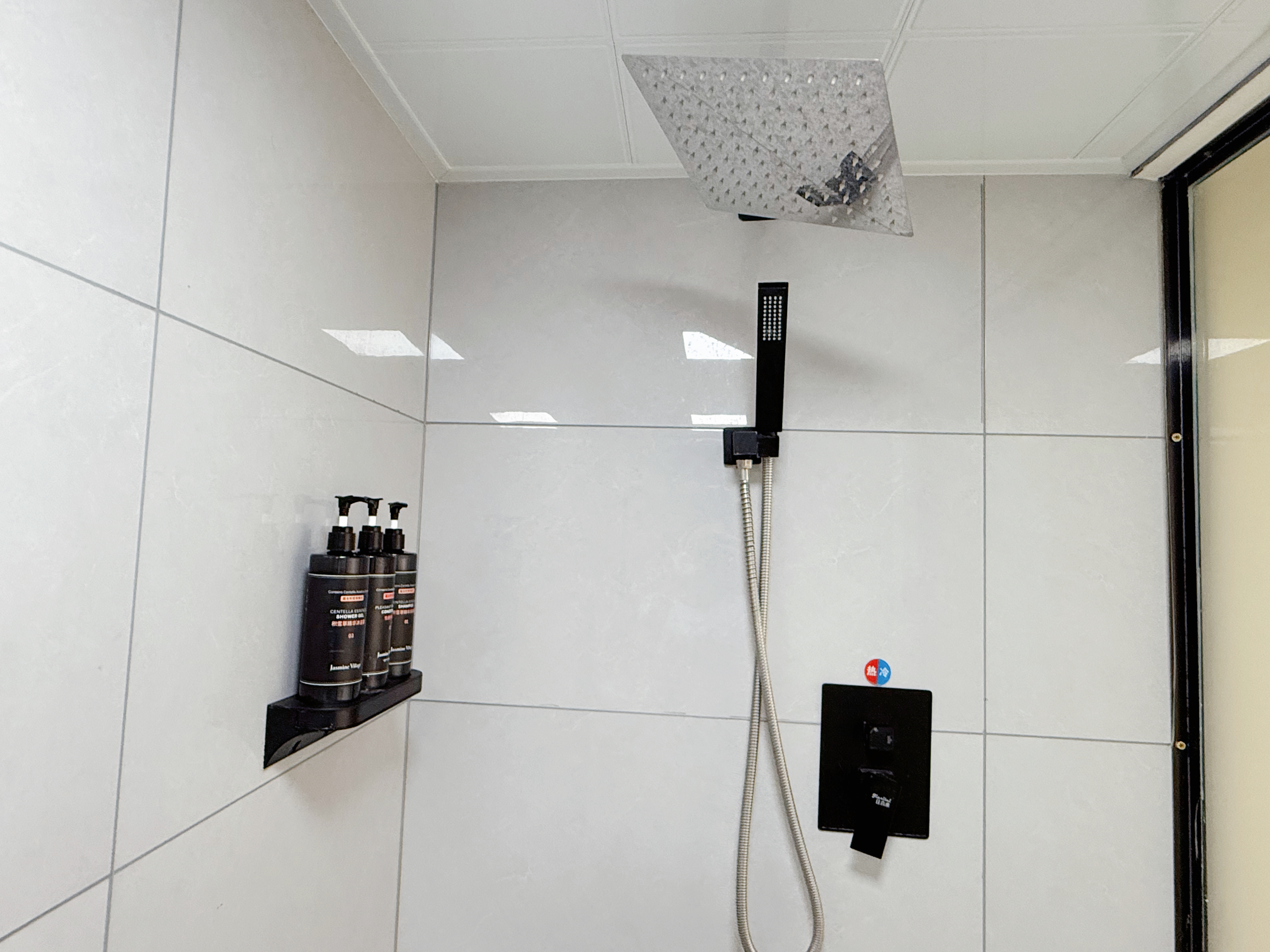 LOFT标间∣两衞∣客厅∣半自能马桶