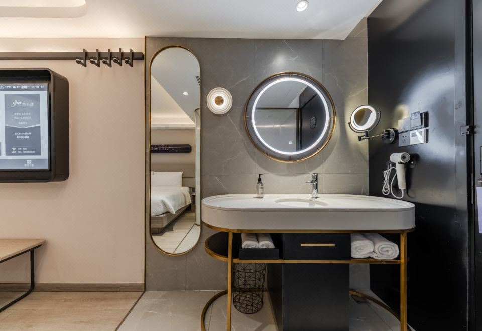 商务大床房（智能投屏+徕芬吹风机）