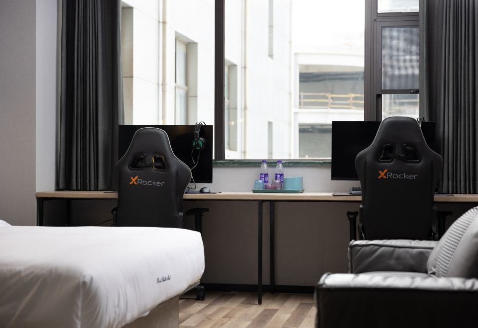 智能巨幕双人电竞房[3060+32寸2K 165HZ显示器]