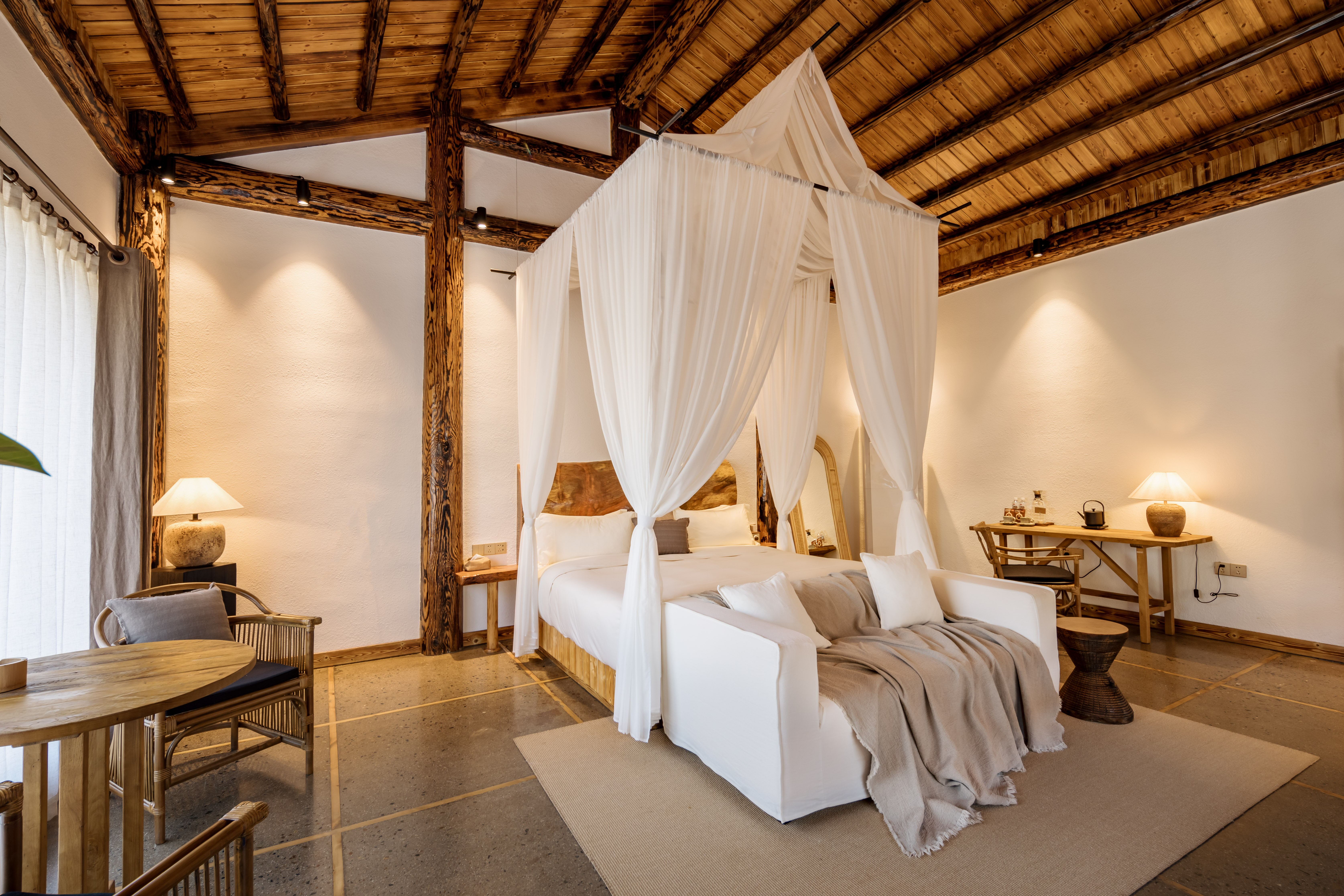 轻奢阳光壁炉大床房