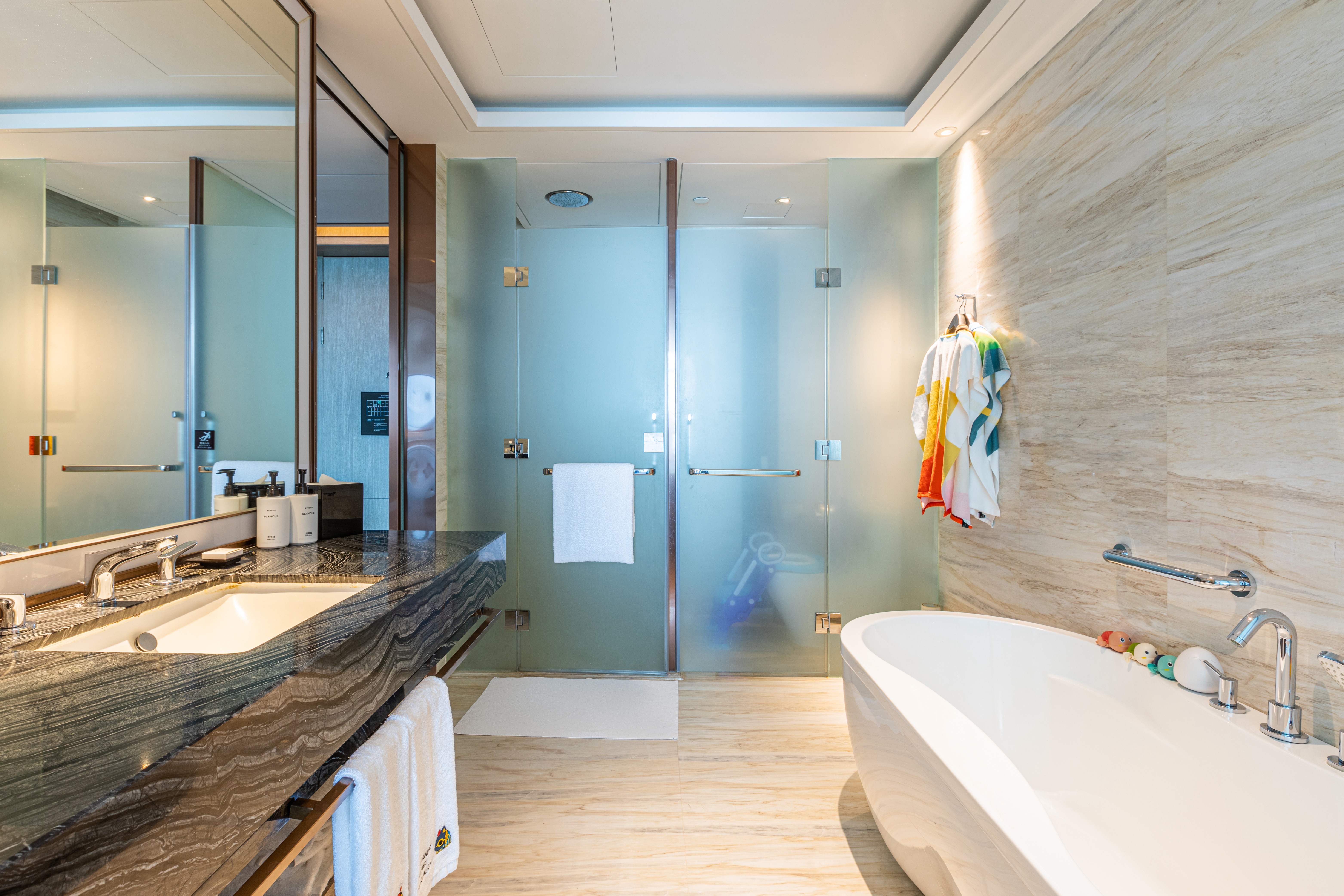 埃及萌神主题大床房（180°海上日出）