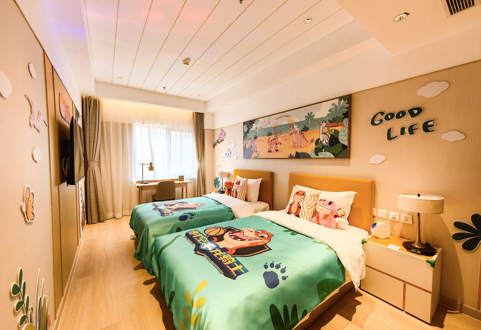 Bejing Yanqing Alpine Skiing Resort HotelSpatio Temporal Dragon Knight Themed - Triple Beds Room