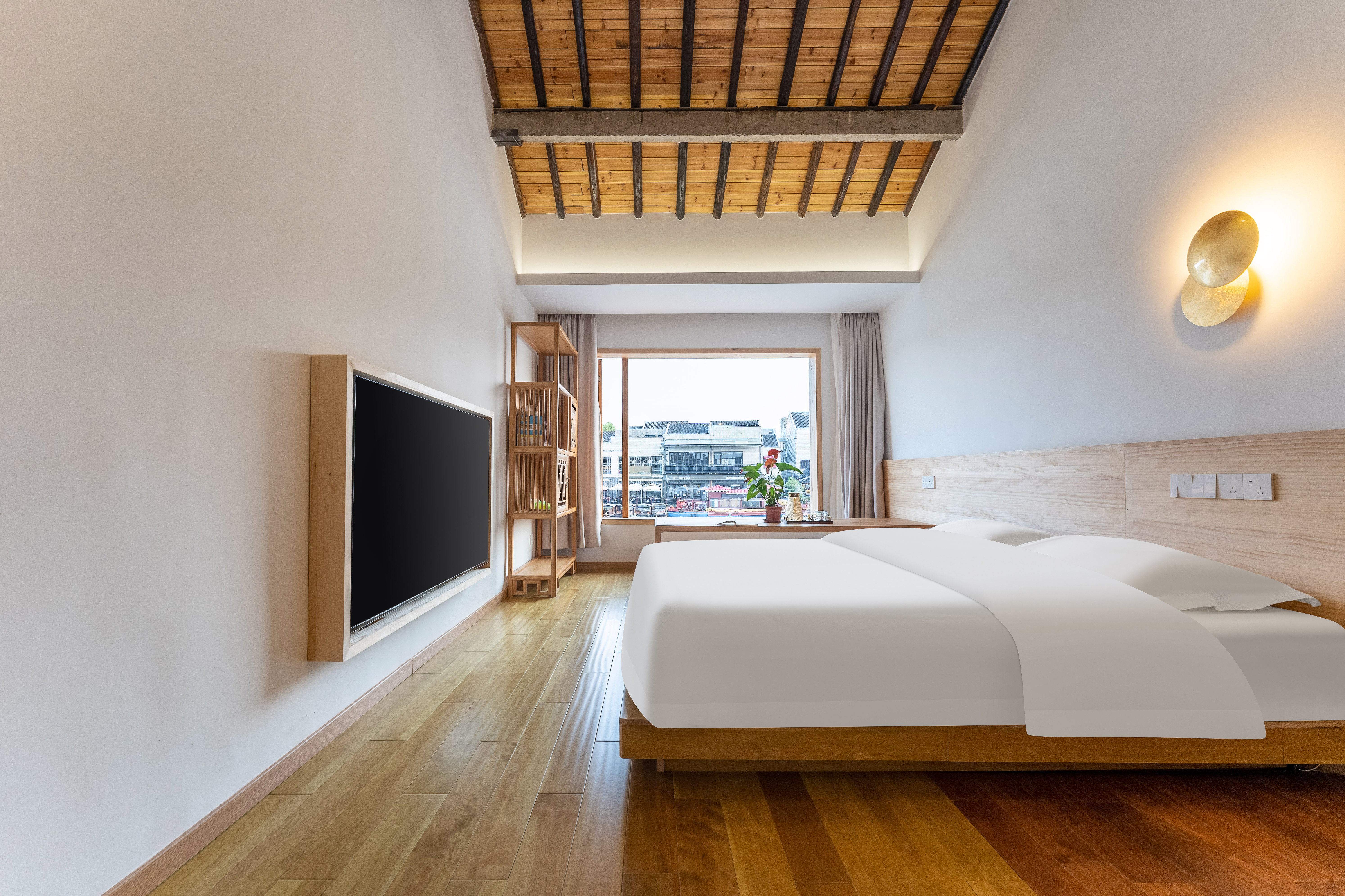 东井·榻榻米房丨小冰箱+高清电视+古桥河景