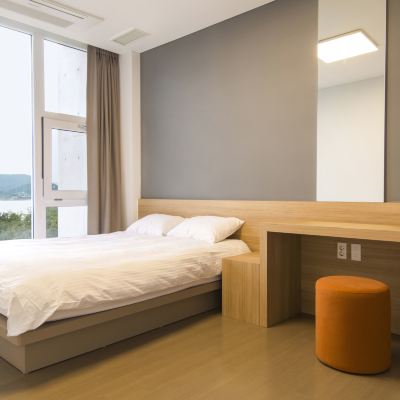 로얄룸 오션뷰(34평) + 사계절 온수풀 & 사우나 (4인) + 키즈플레이라운지 휘닉스 제주 섭지 코지 쿠폰