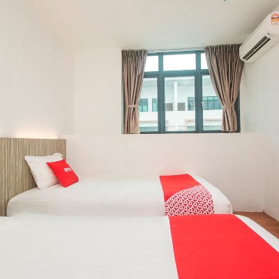 Standard Twin Room OYO 90102 7 Days Lodge Promo Code