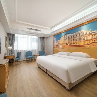 商務大床房（舒適辦公+愉夢床墊） 維也納飯店（深圳天寶路店）優惠