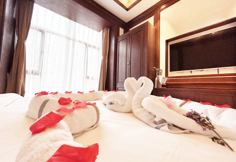 Baihualin Hot Spring Valley HotelYi Quan Shan Lu One-Bedroom Courtyard Hot Spring House With Outdoor Tub