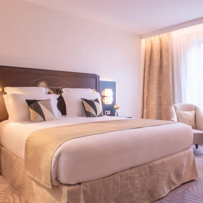 Deluxe King Room Hotel du Collectionneur Promo Code