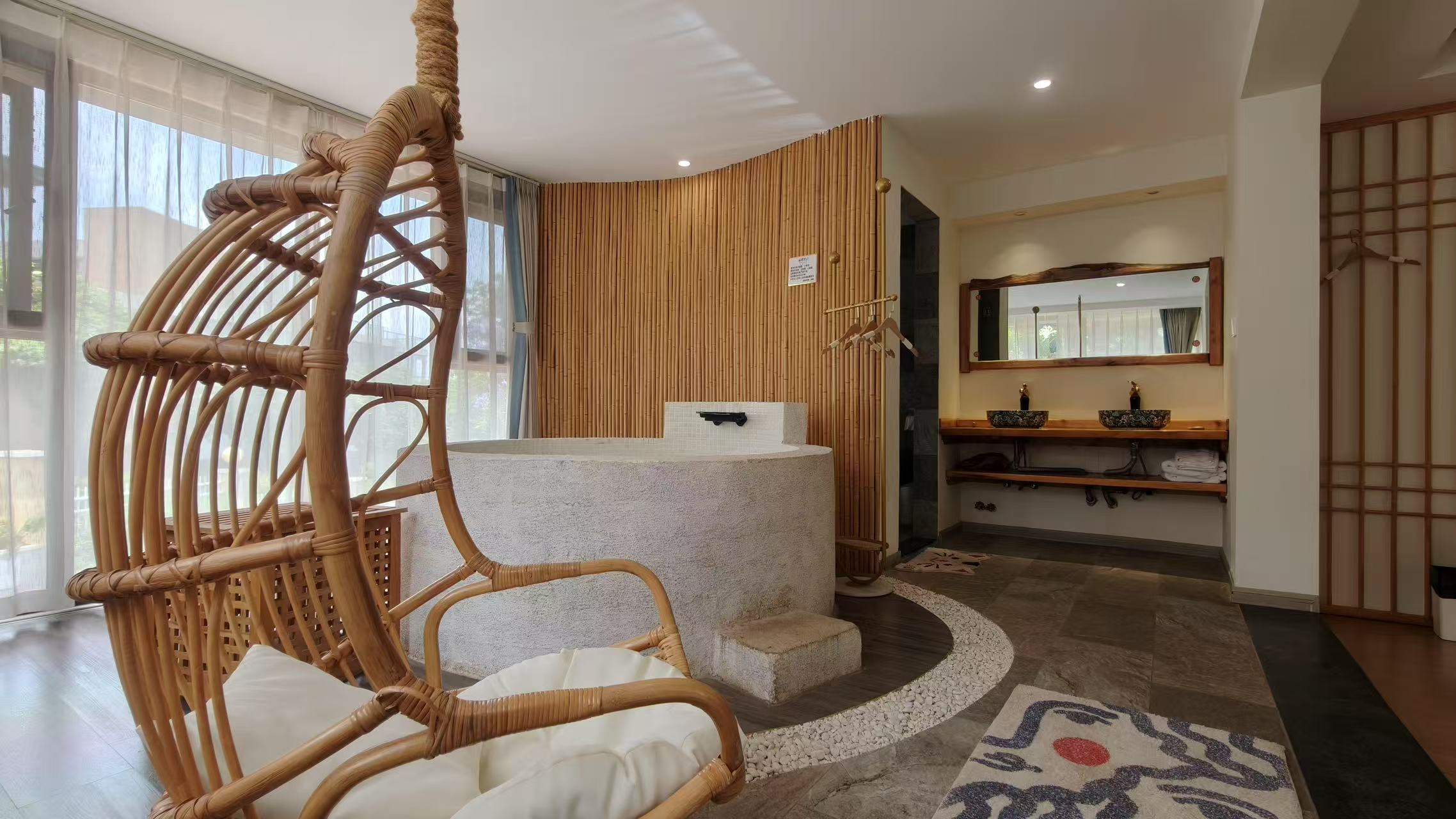 邱梦（私汤泡池+特大床）