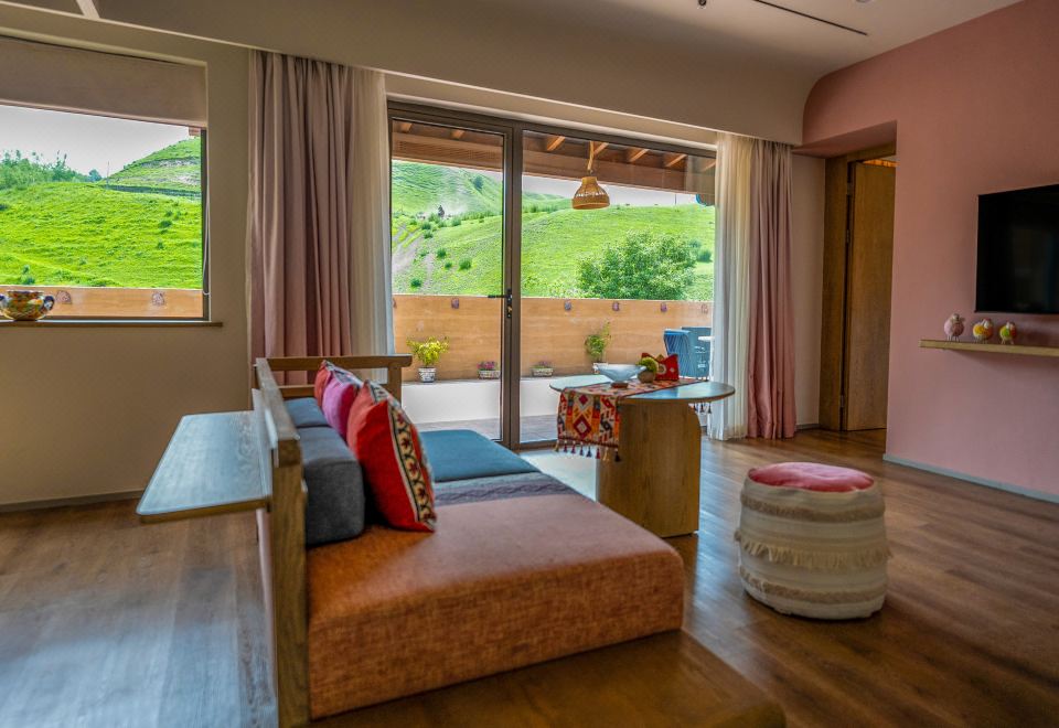 Boundless Grassland Scenic Suite