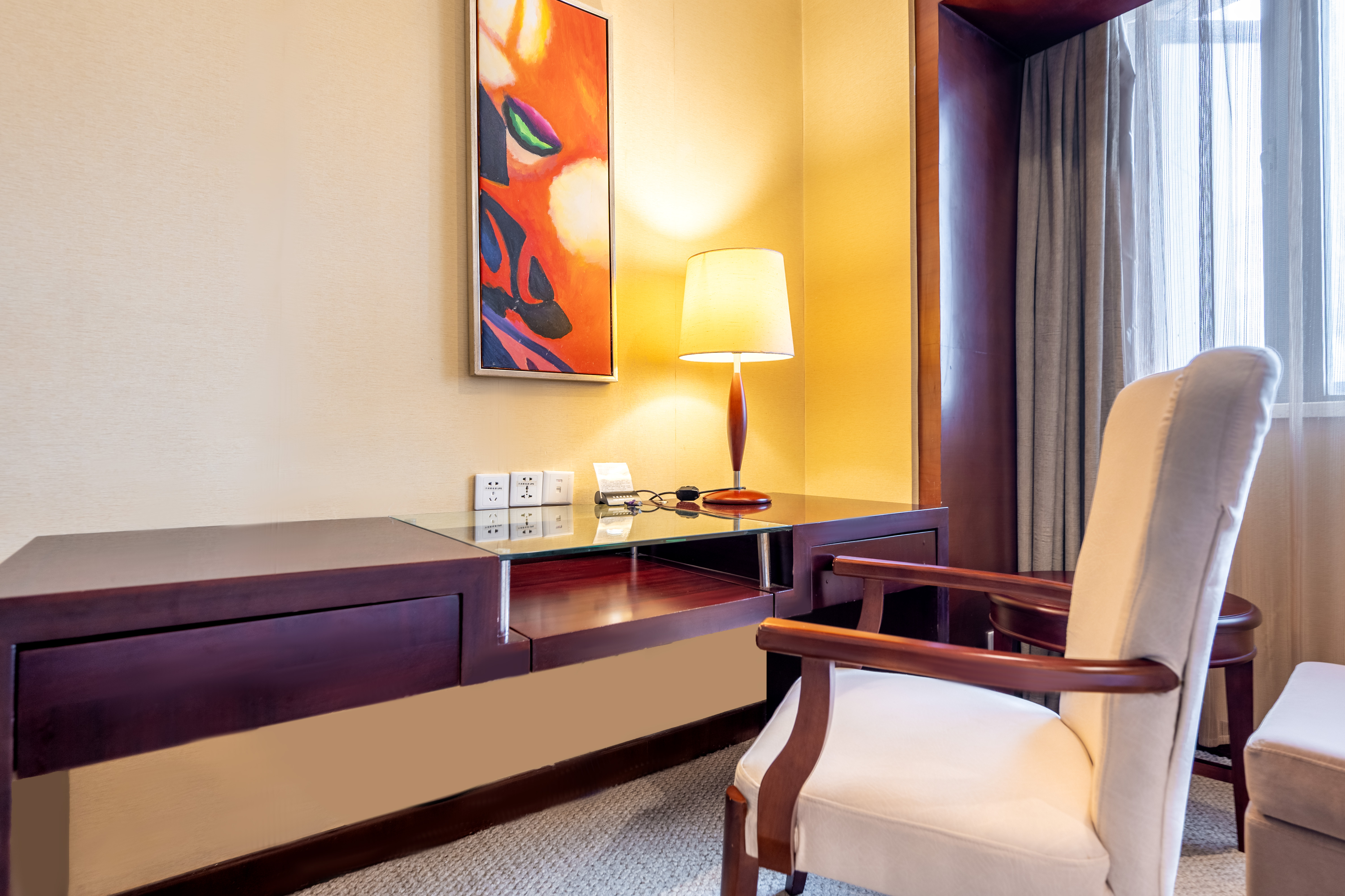 商務套房（一室一廳+舒適採光）