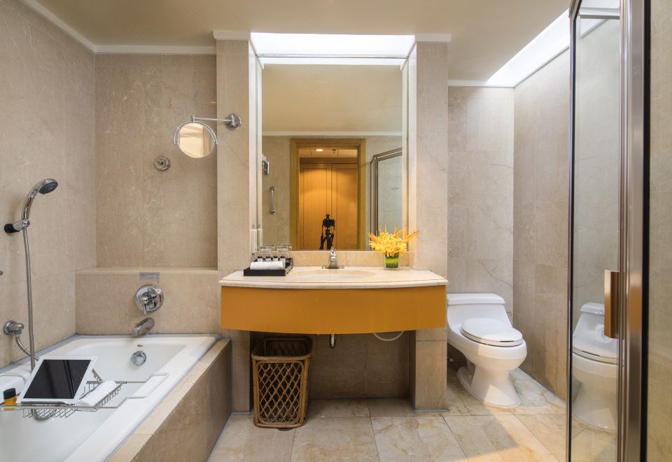 Sheraton Nanjing Kingsley Hotel & TowersSuperior Queen Room