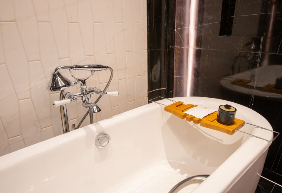 Crowne Plaza Guangzhou ZengchengDuplex Presidential Suite - With View (Top Floor)