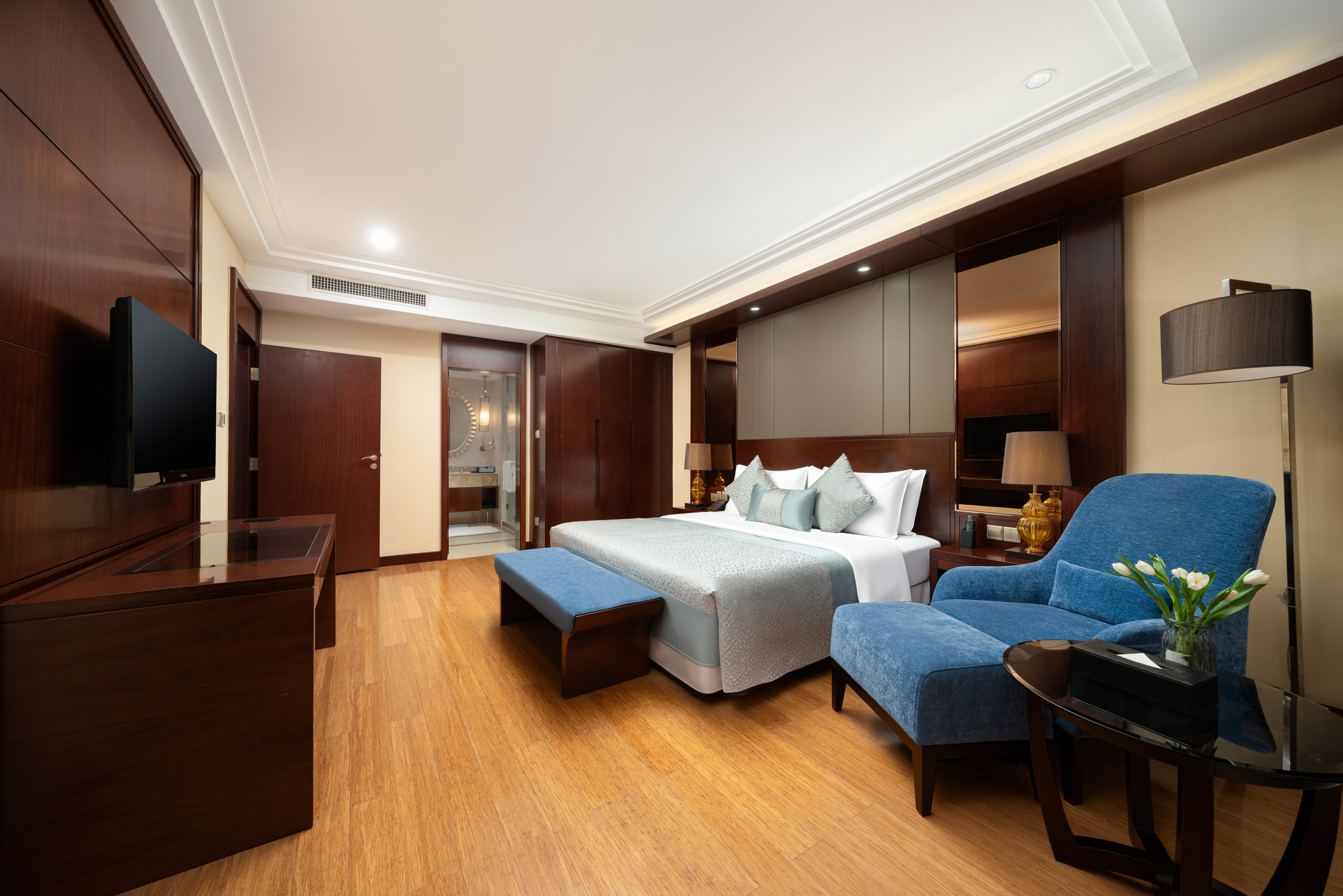 Golden Eagle Summit Hotel KunmingDeluxe Suite