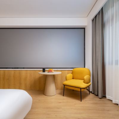 影音大床房（巨幕影院+高清投屏） 杭州蕭山國際機場柏納飯店優惠