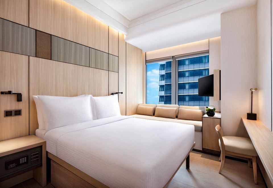 Harbour Plaza Metropolitan ShanghaiEnjoy The MiniBar Deluxe King Room