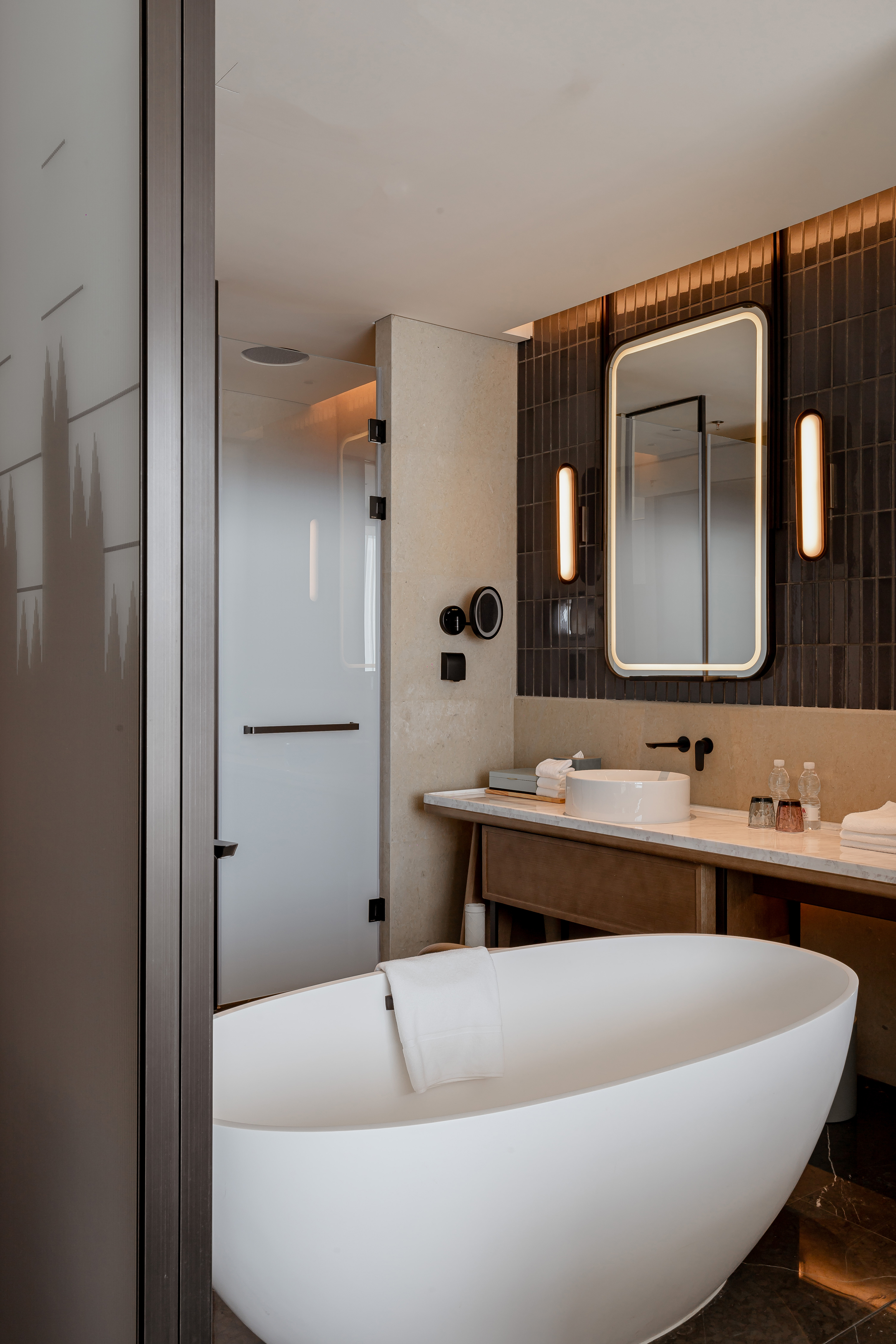 行政湖景大床房