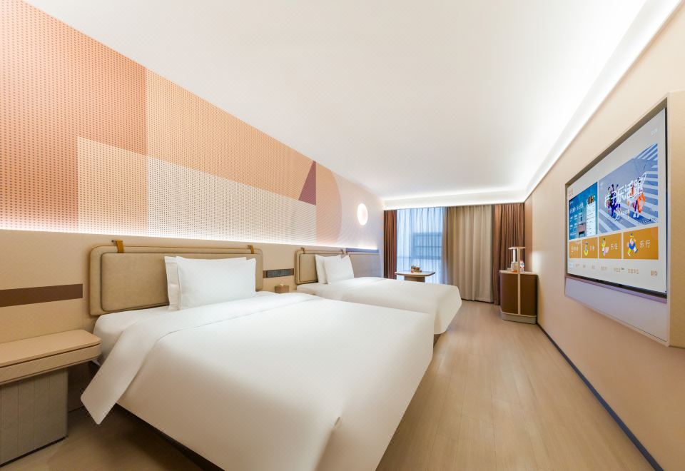 高级双床房（65寸可投屏电视+小冰箱+落地窗）