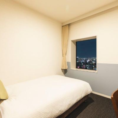 東京晴空塔景緊湊單張床房（可吸菸） 上野皇冠山精品飯店優惠