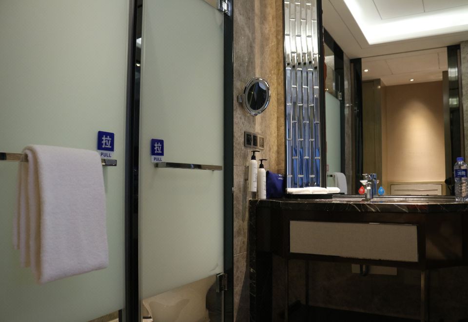 Wanda Realm FuyangElegant Queen Room