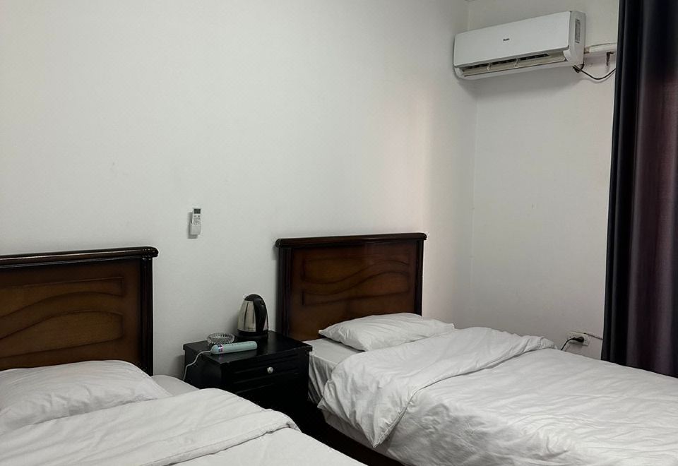 Qinfu HotelStandard Twin Room - King Bed - Air Conditioning