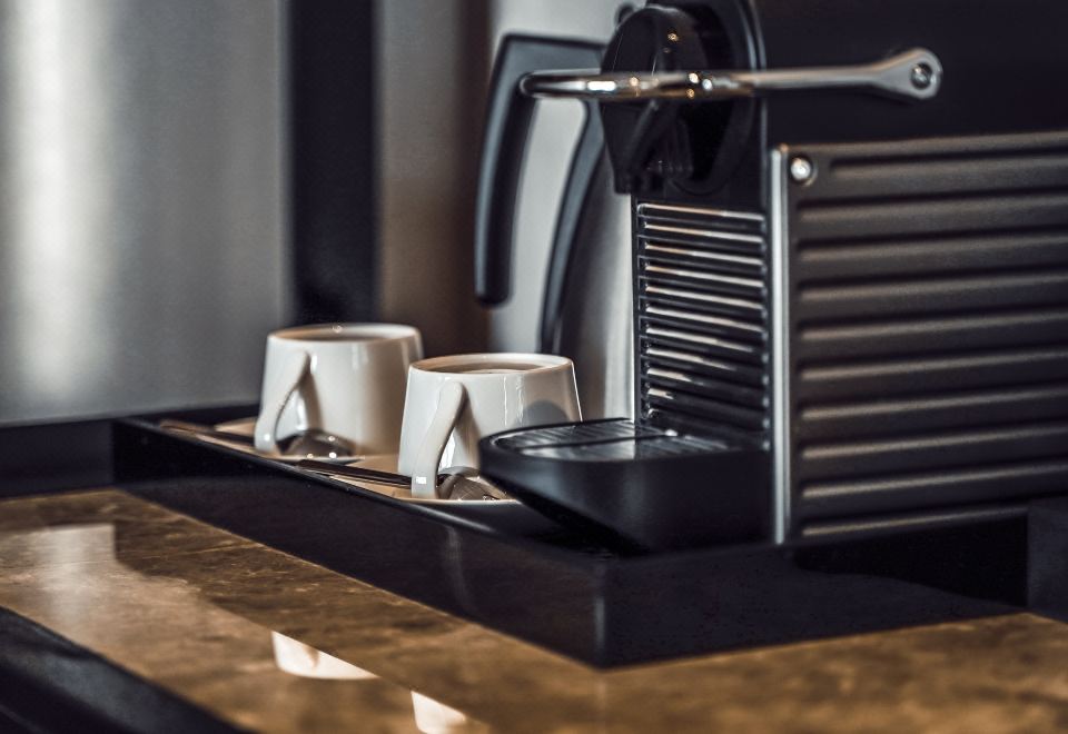 豪華湖景套房（全景浴缸+迷你小冰箱+歐舒丹洗護用品）